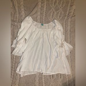 JM Clothing Co. Bell Sleeve Top. Large.